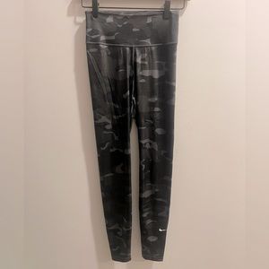 Nike Dri Fit Camo Leggings XS